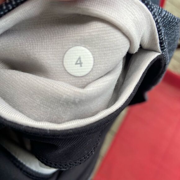 Like new Lululemon Wunder Under crop in Burlap black dune size 4 - Picture 7 of 9